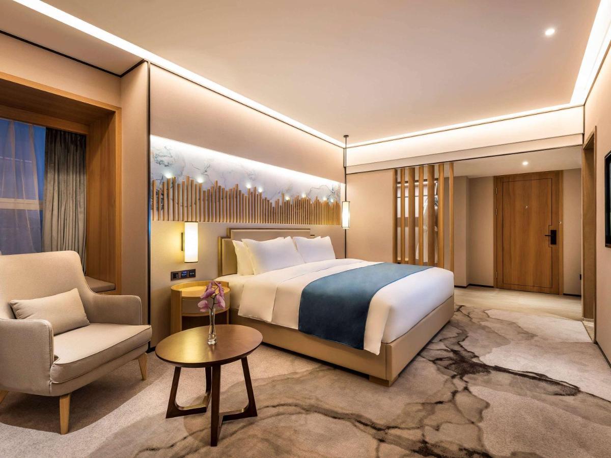 Mercure Chengdu Huapaifang Exterior photo