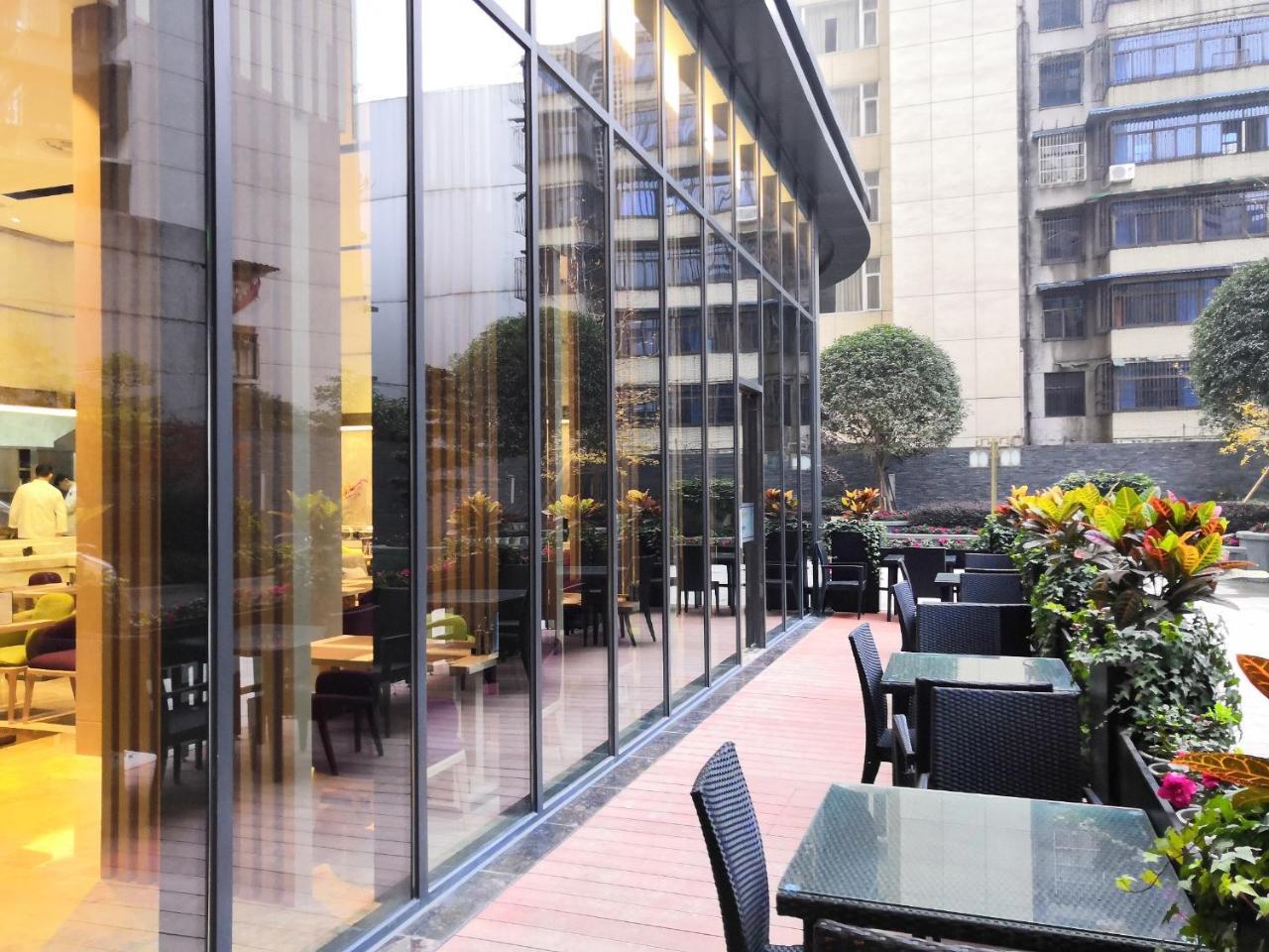 Mercure Chengdu Huapaifang Exterior photo