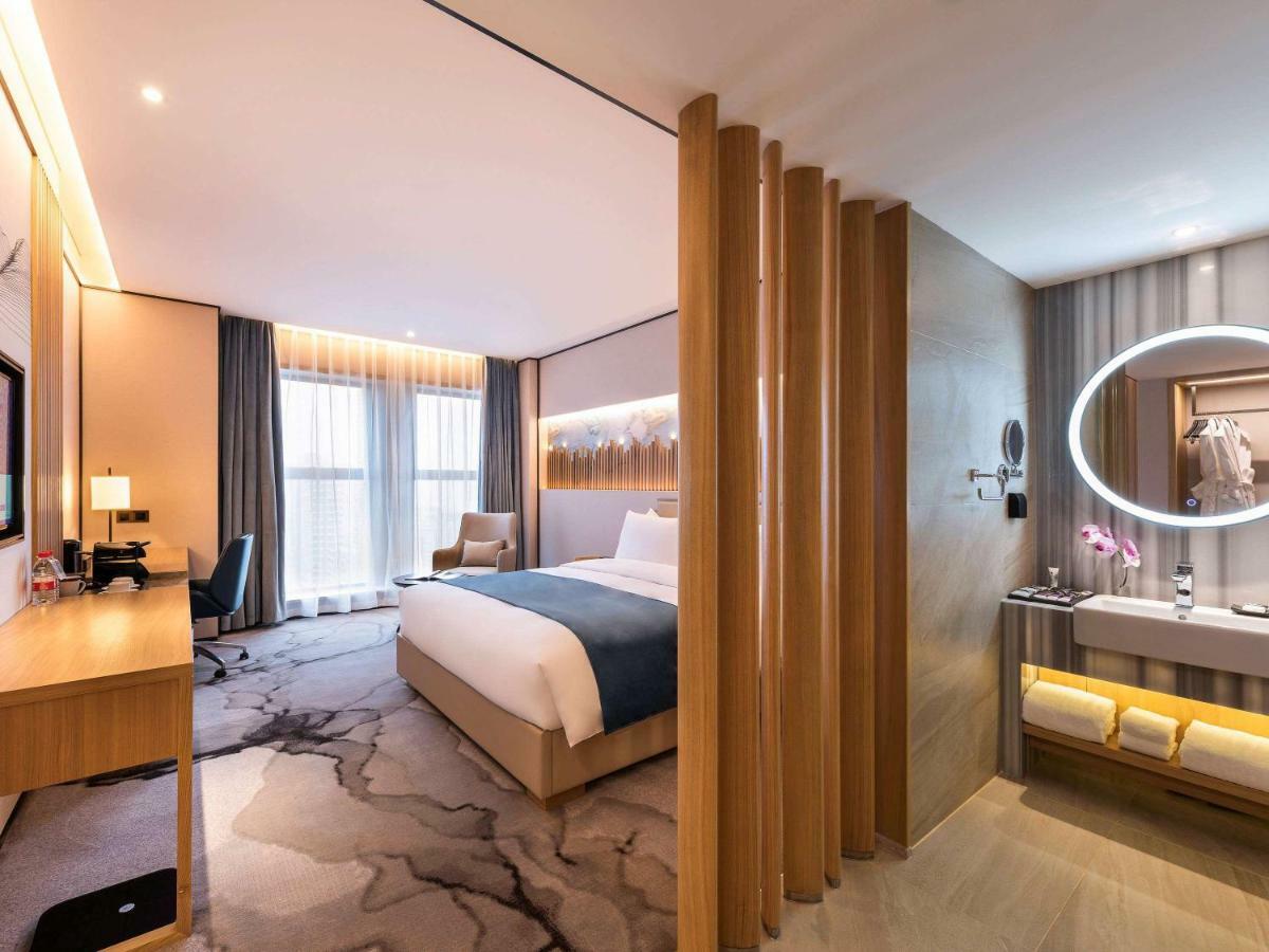 Mercure Chengdu Huapaifang Exterior photo